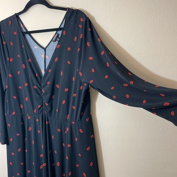 Torrid size 2 BLACK RED LIPS print 👄 kiss 💋 STUDIO KNIT SKATER DRESS - Picture 8 of 9